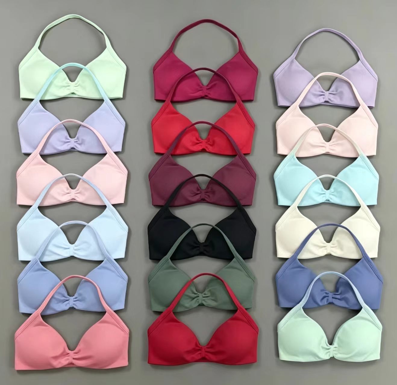 Push Up Bra Padded - DF スポーツブラ、パッド入り、ストラップ付き、セクシーなデザイン、背中が開いたクロップド丈、取り外し可能なカップ付き、女性用、ワークアウトウェア、ジム用トップス、ホルターネック、スポーツブラ。